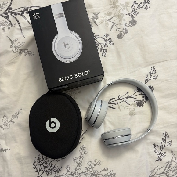 Beats Solo3 Bluetooth Headphones - White